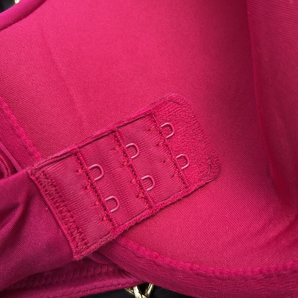 NWT b.tempt'd Women's Future Foundation Convertible T-Shirt Bra, red 30DD - Picture 7 of 8